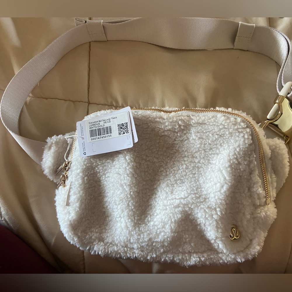 Lululemon belt bag. Large. White fleece.